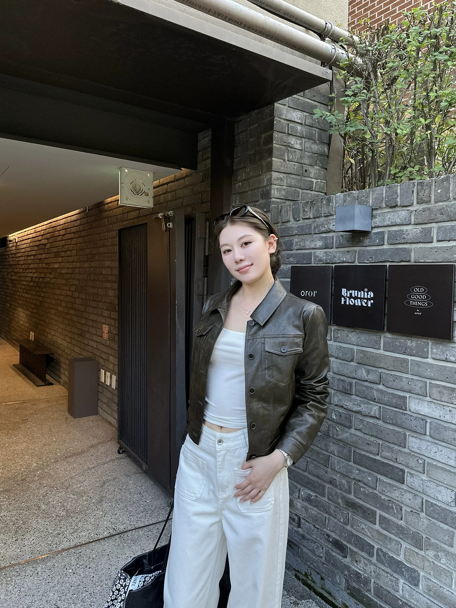 蝶寶嘻 早秋百搭cleanfit 白色牛仔褲寬松顯瘦休閑直筒褲長褲女秋