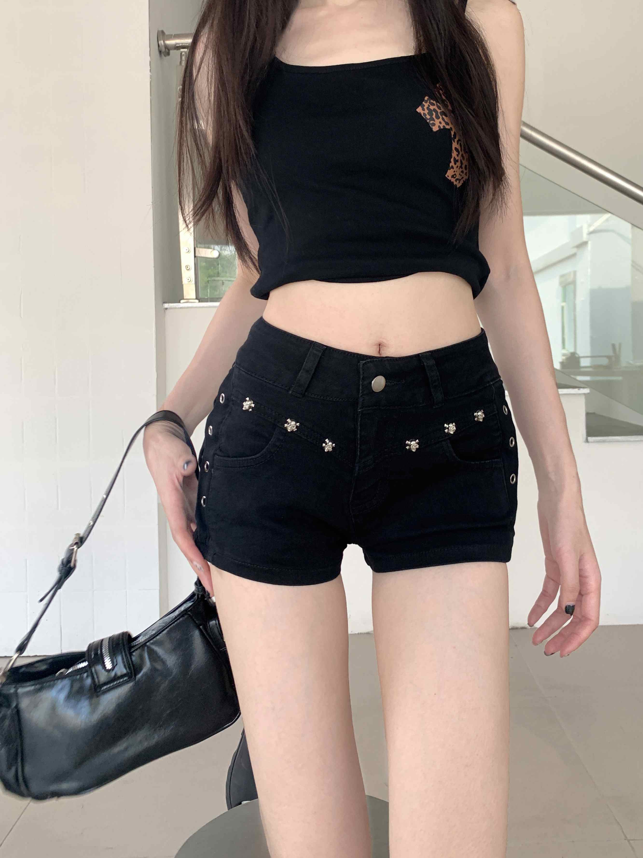 實拍~小個子辣妹黑色低腰牛仔短褲女夏季緊身顯瘦包臀超短熱褲
