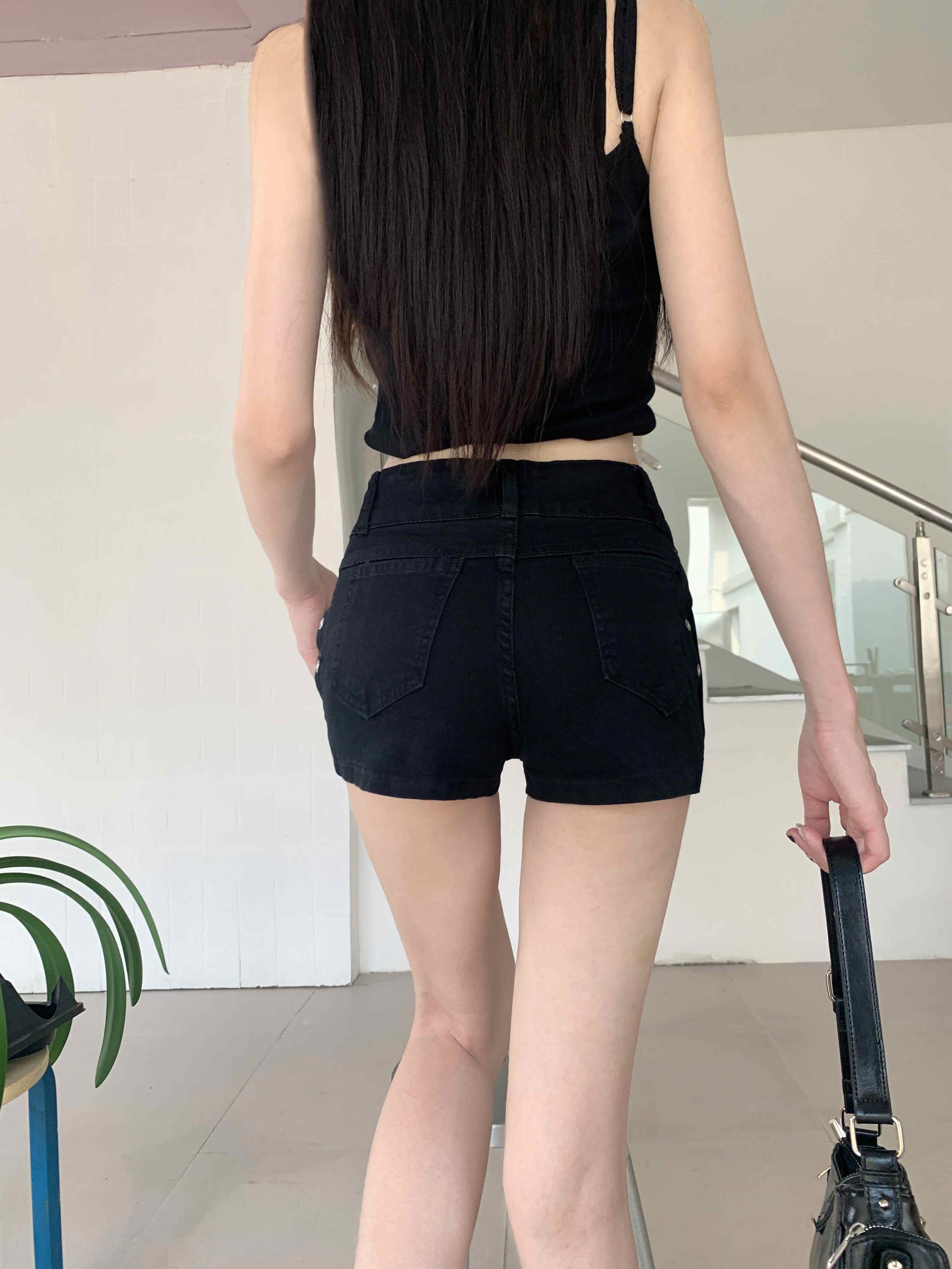 實拍~小個子辣妹黑色低腰牛仔短褲女夏季緊身顯瘦包臀超短熱褲