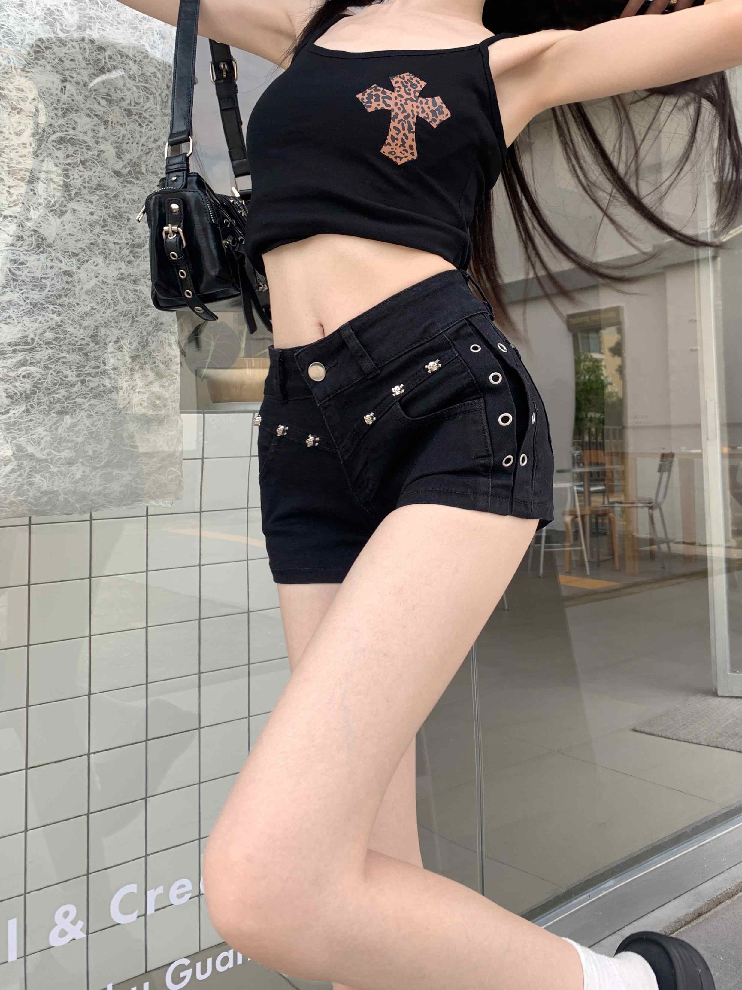 實拍~小個子辣妹黑色低腰牛仔短褲女夏季緊身顯瘦包臀超短熱褲