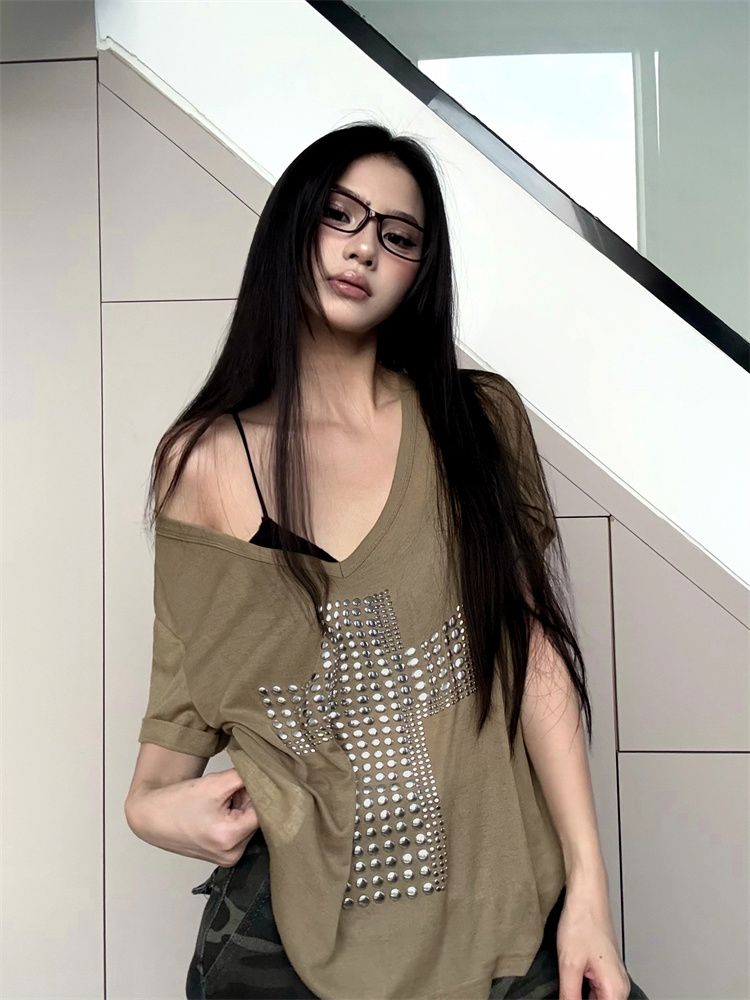 FA33004# 美式复古辣妹风百搭十字架烫铜V领短袖T恤休闲宽松显瘦气质上衣 服裝批發女裝批發服飾貨源