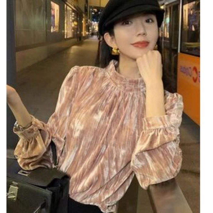 MY15842# UKILAU刘妤淇冰川美人肌理感压褶丝绒艺术感堆堆领光泽感衬衫女裝貨源服裝批發