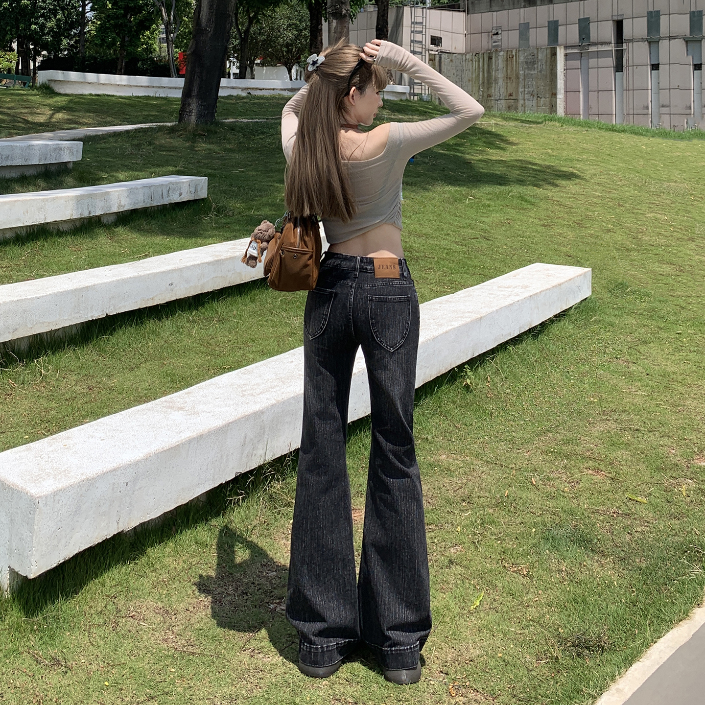 黑灰色微喇牛仔褲女秋季新款竹節紋低腰修身顯瘦辣妹馬蹄喇叭褲子