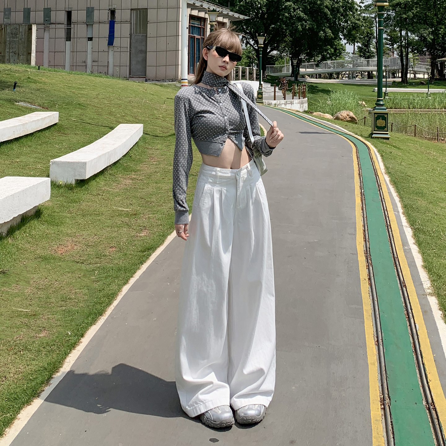 白色高腰褶皺闊腿牛仔褲女2025年秋季新款寬松慵懶風休閑直筒褲子