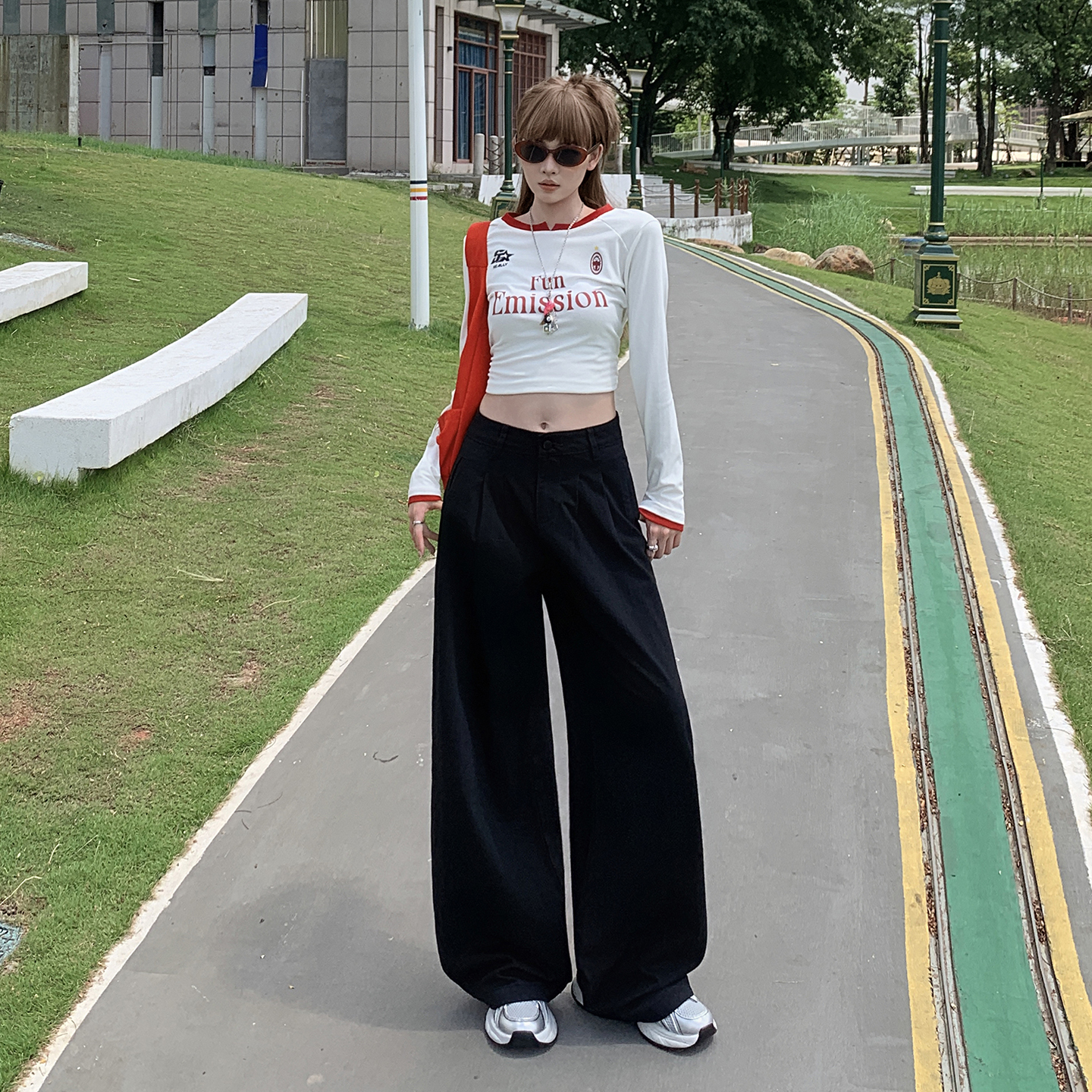 黑色闊腿牛仔褲女2025秋季新款高腰顯瘦垂感透氣褶皺寬松闊腿褲子