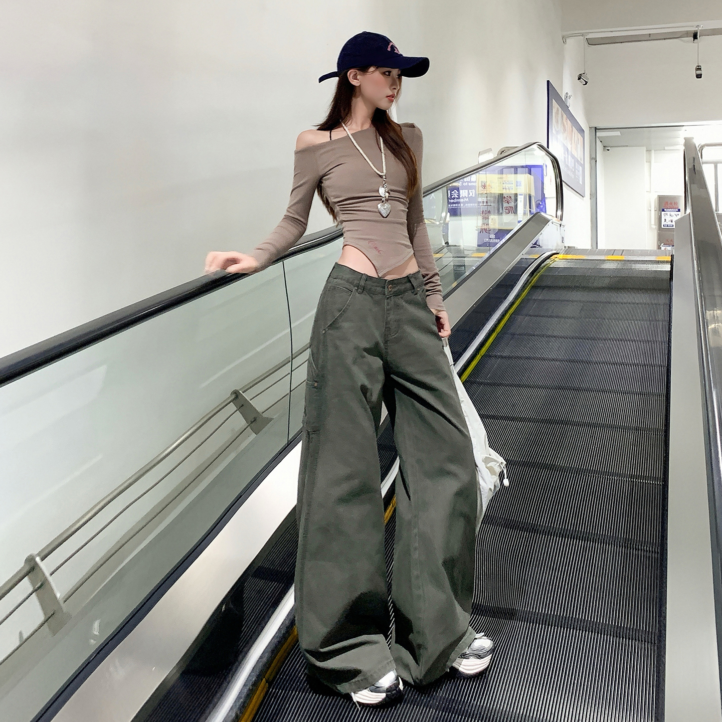 美式復古軍綠色工裝牛仔褲女2025秋季新款低腰直筒寬松垂感闊腿褲