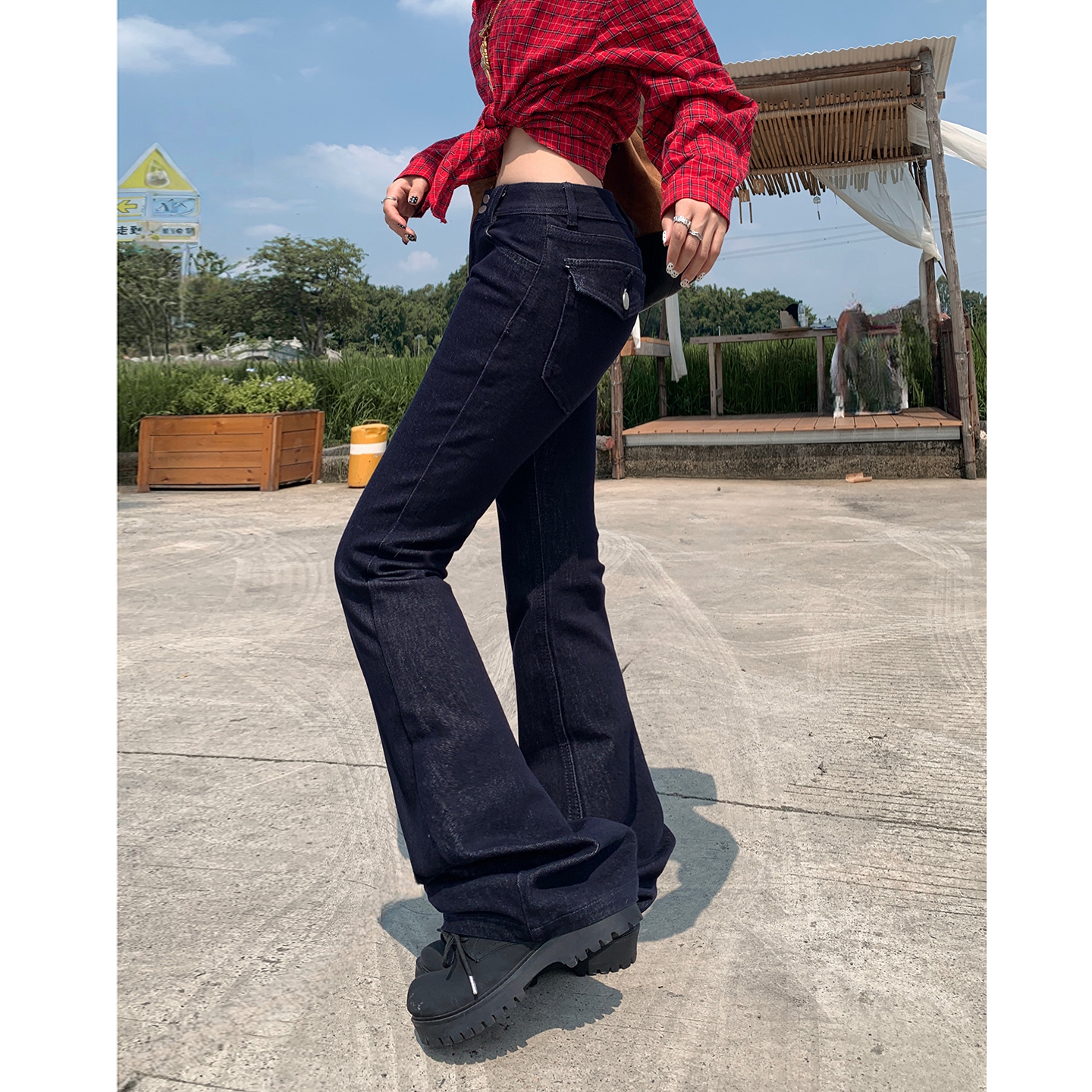 美式復古辣妹低腰雙扣修身喇叭褲女2025秋冬季新款百搭彈力牛仔褲