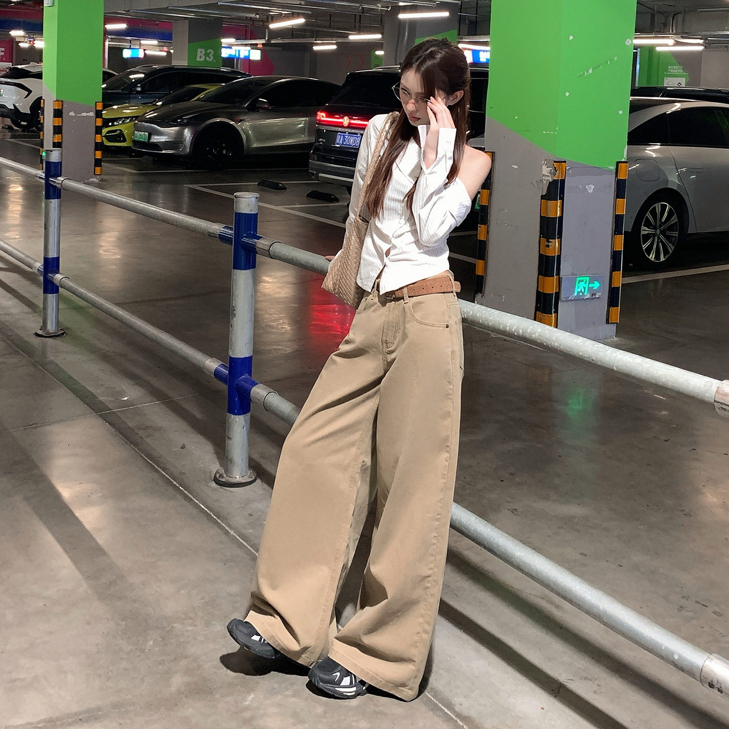 卡其色洗褪高腰直筒牛仔褲女秋冬新款百搭寬松顯瘦闊腿休閑長褲子