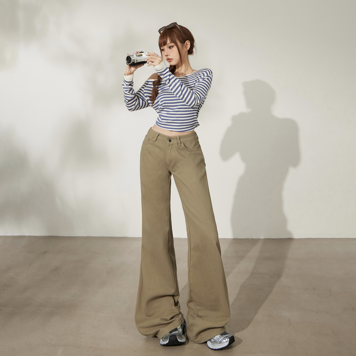 美式復古卡其色低腰辣妹喇叭褲女秋冬新款修身顯瘦百搭喇叭牛仔褲