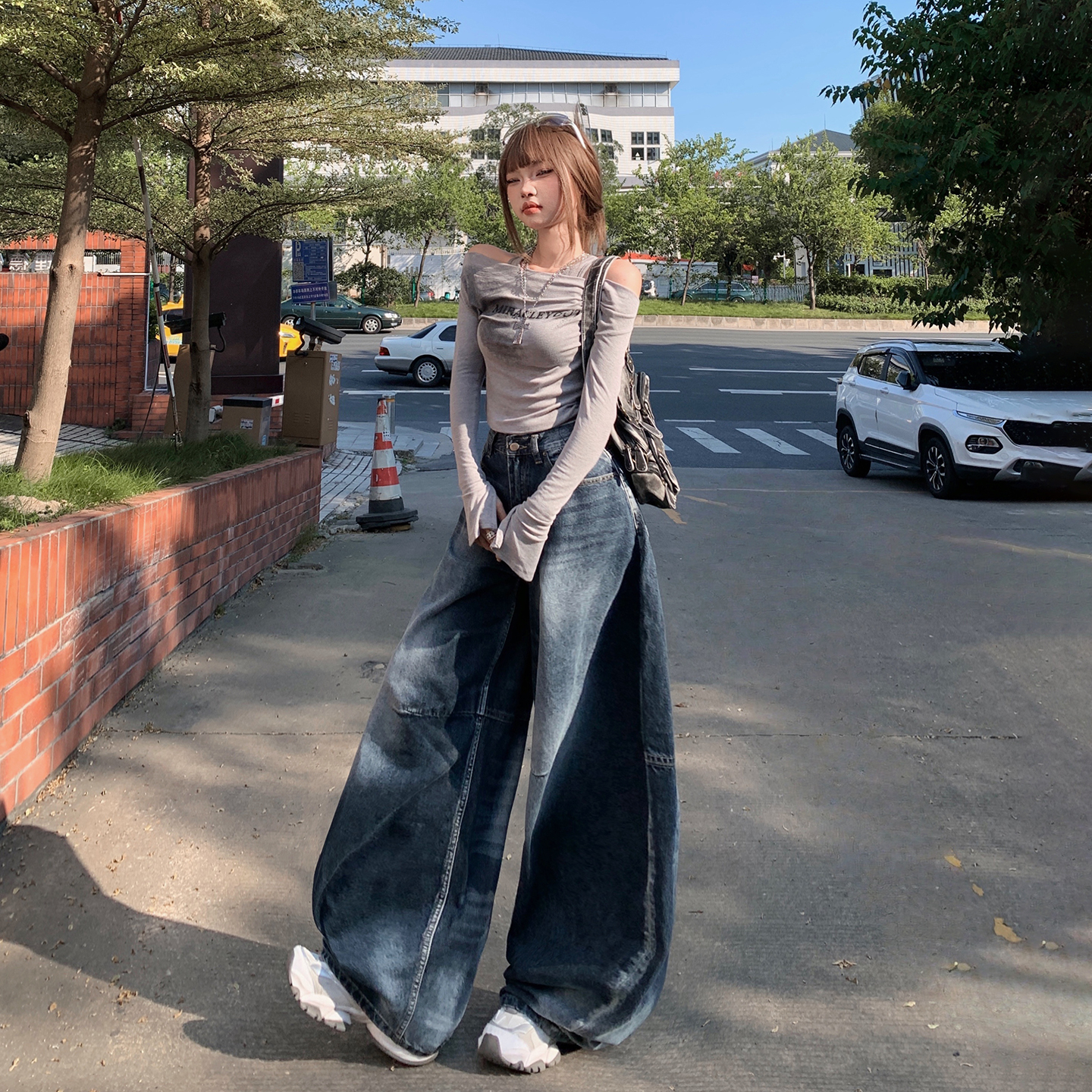 美式復古彎刀褲女2025秋冬新款美式高街寬松垂感貓須紋闊腿牛仔褲