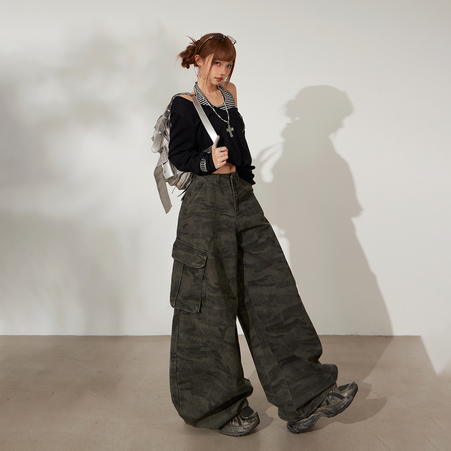 美式復古寬松闊腿褲迷彩彎刀褲女秋冬新款百搭垂感休閑工裝牛仔褲