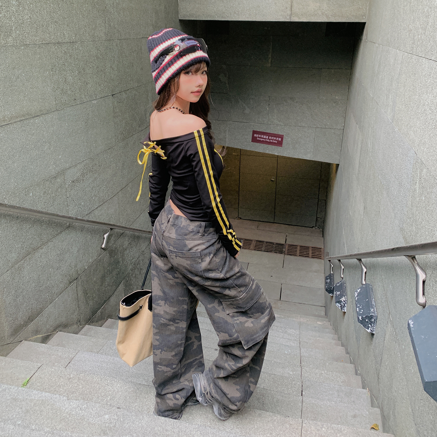 美式復古低腰寬松闊腿直筒牛仔褲女秋冬新款設計感百搭迷彩工裝褲