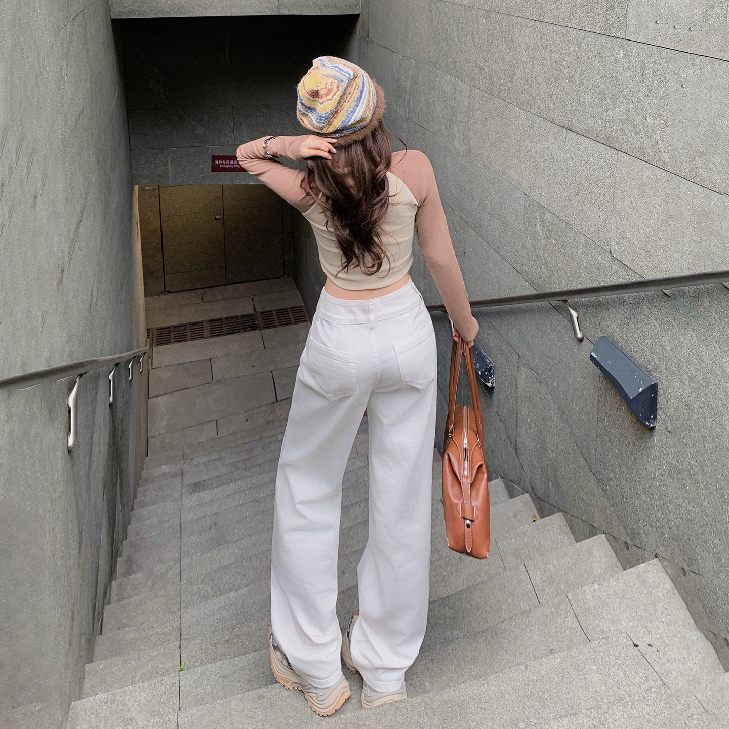 美式復古白色高腰雙扣寬松直筒褲女秋冬季新款百搭顯瘦垂感牛仔褲