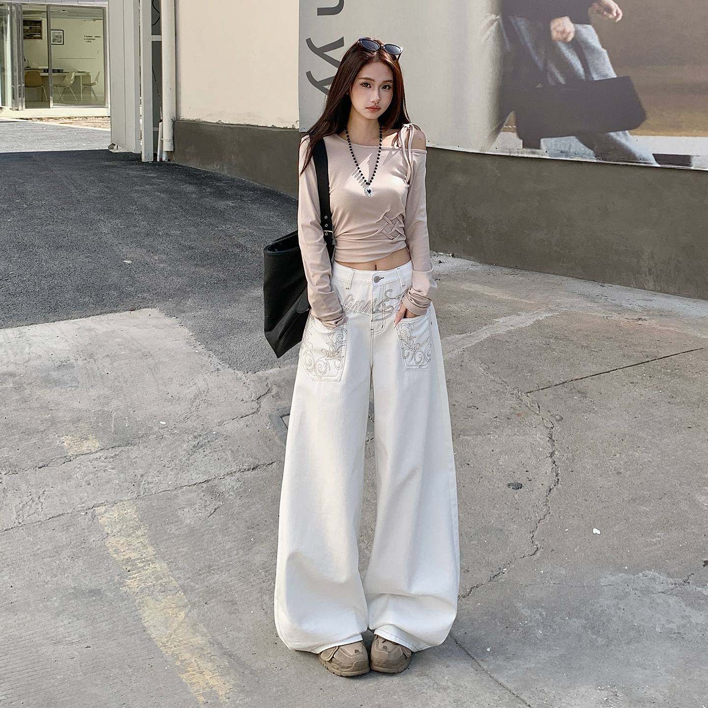 白色高腰闊腿牛仔褲女秋冬2025新款前貼袋刺繡設計感直筒拖地褲女