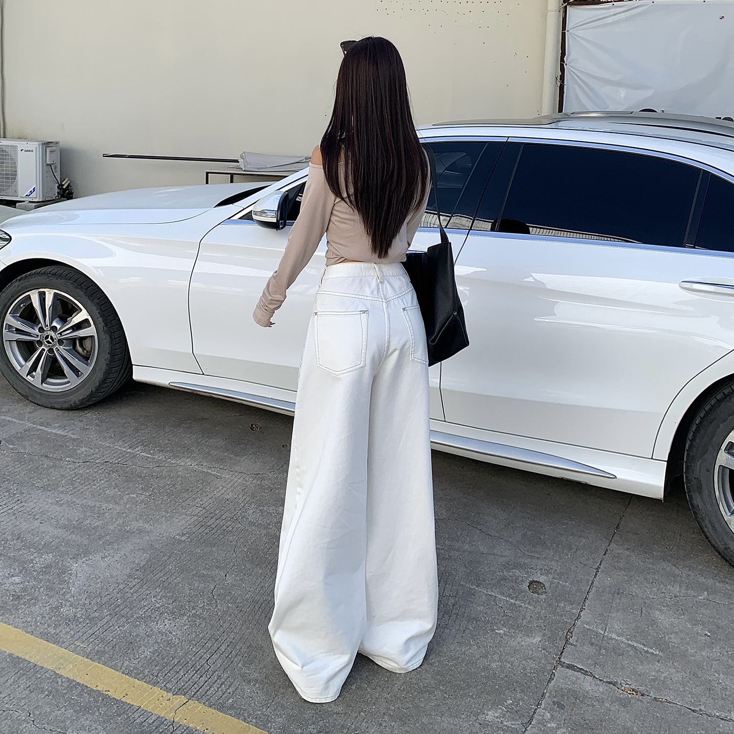 白色高腰闊腿牛仔褲女秋冬2025新款前貼袋刺繡設計感直筒拖地褲女