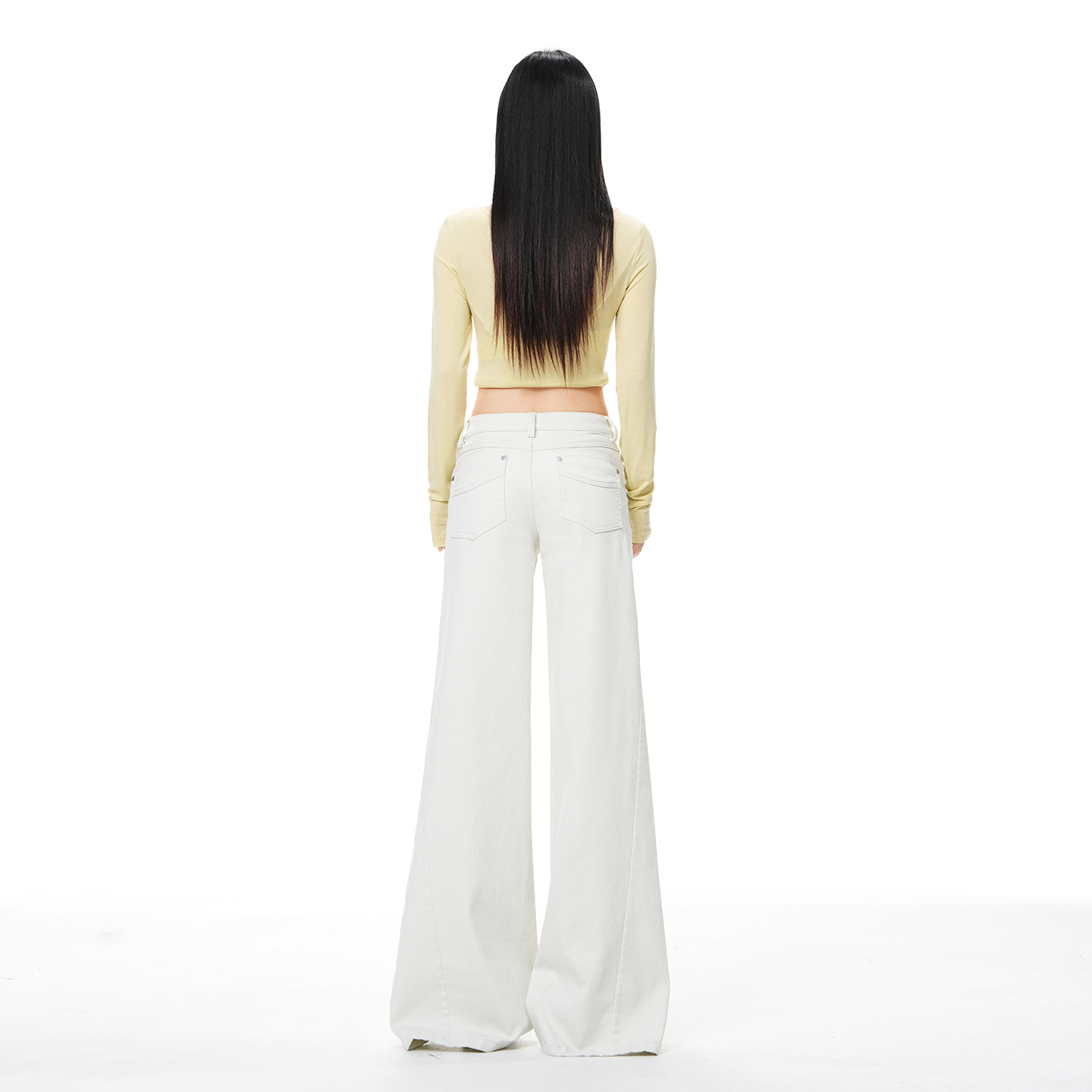 白色寬松微喇牛仔褲女2025秋冬季新款低腰不貼腿顯瘦喇叭拖地褲子