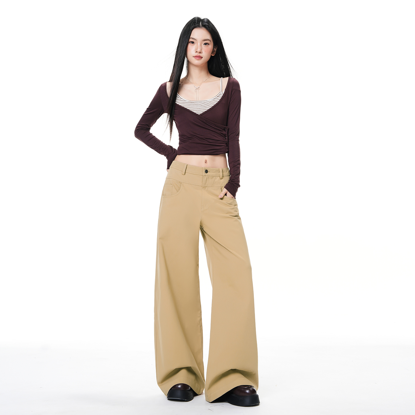 美拉德卡其色闊腿牛仔褲女2025新款高腰寬松通勤百搭顯瘦直筒褲子