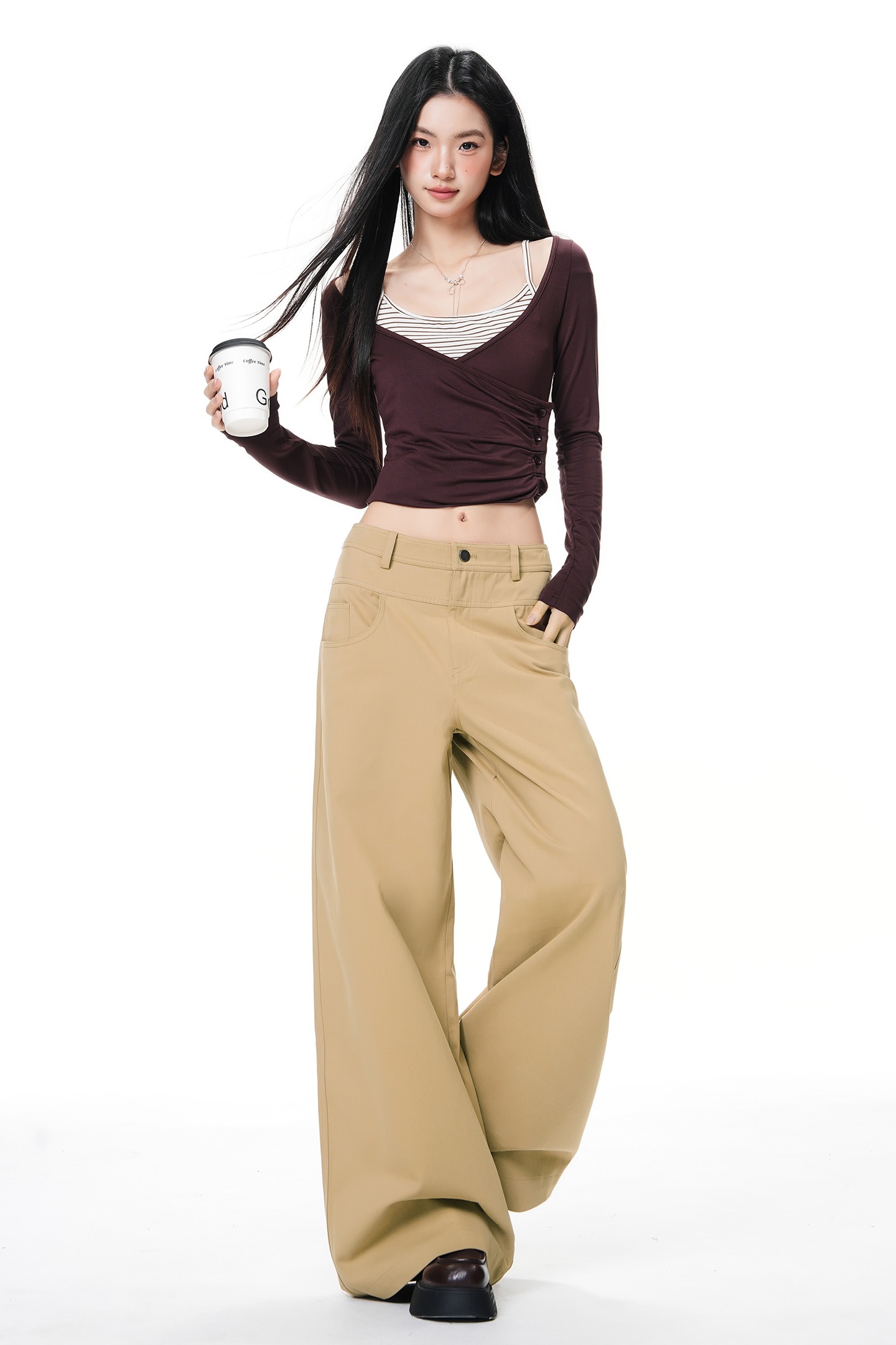 美拉德卡其色闊腿牛仔褲女2025新款高腰寬松通勤百搭顯瘦直筒褲子