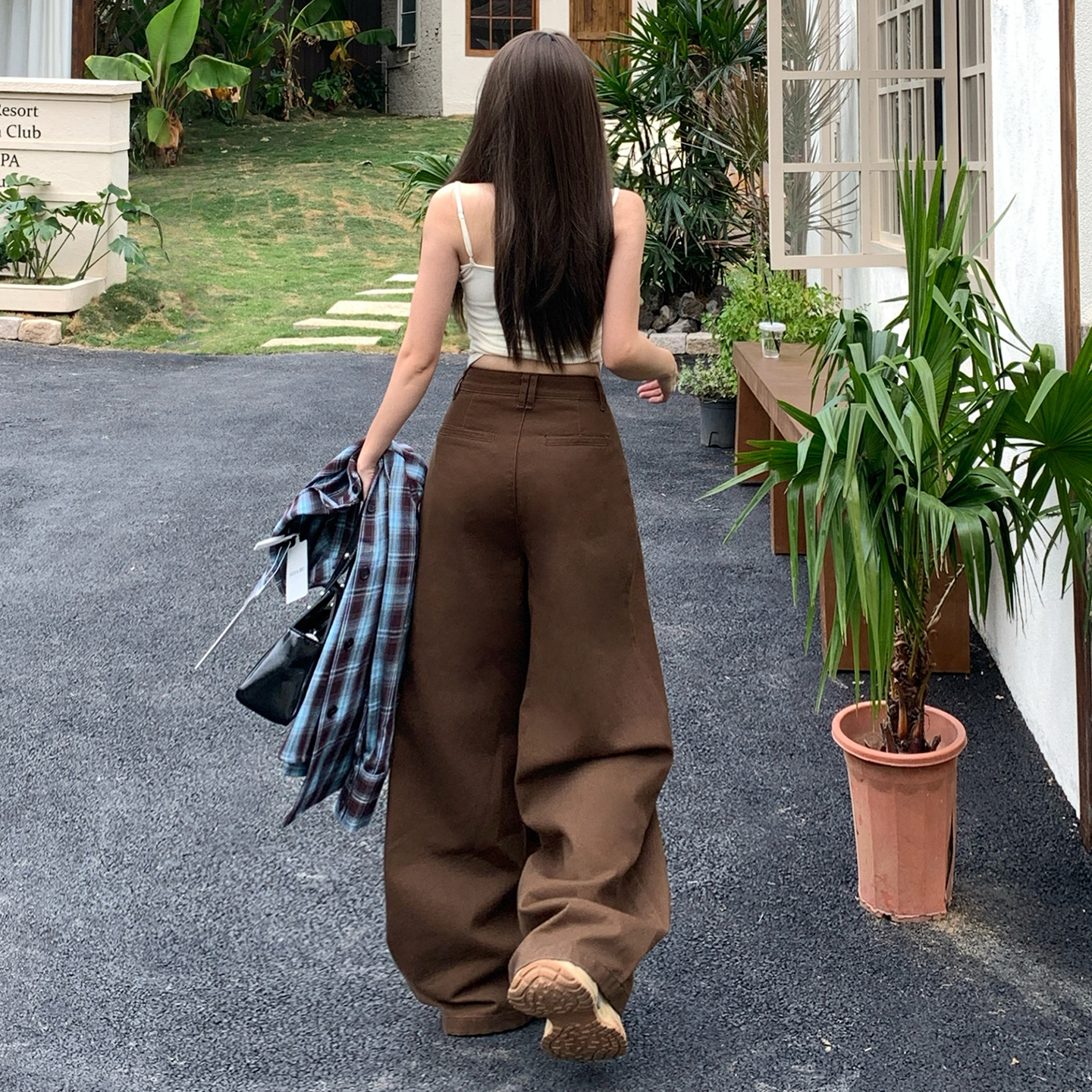 美式復古棕咖色直筒牛仔褲女2026春季新款高腰褶皺垂感直筒拖地褲