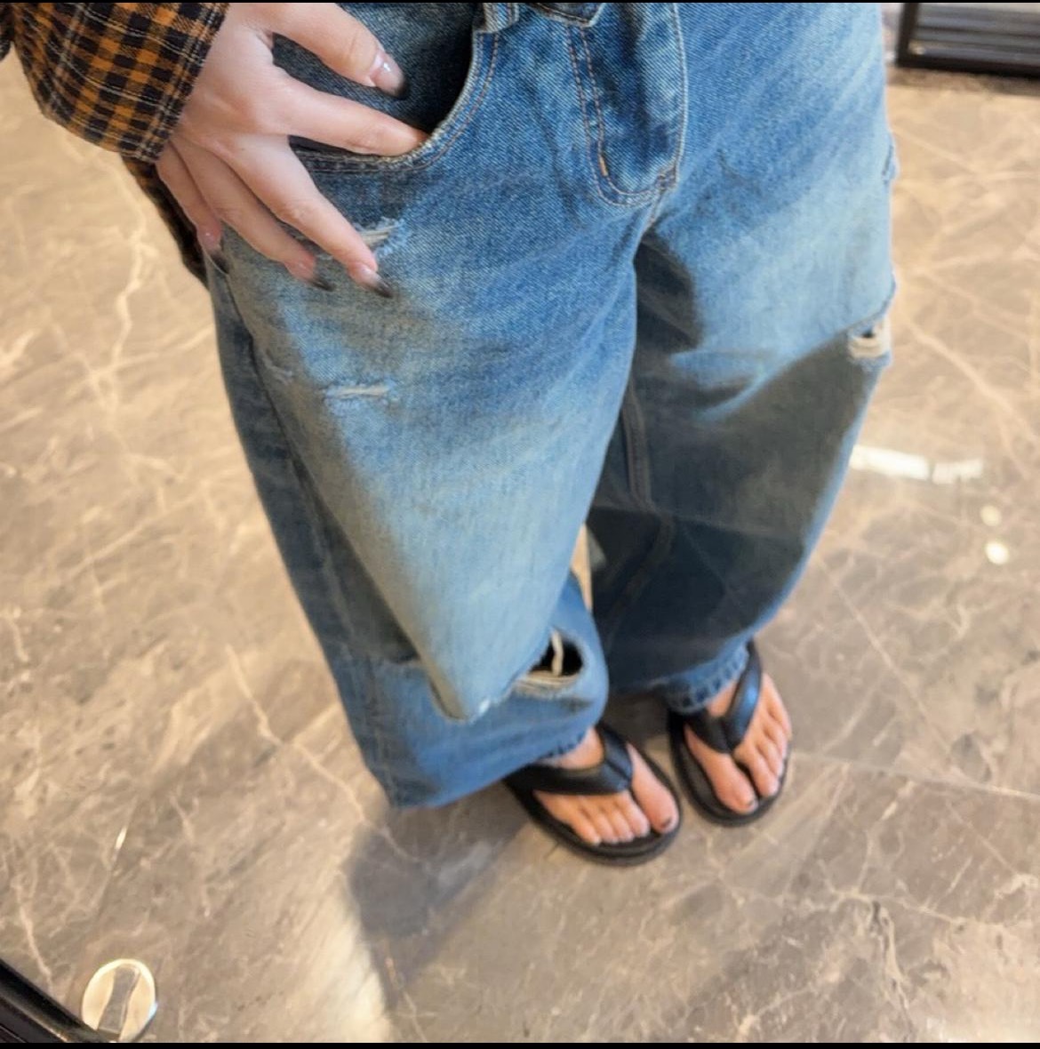 破洞毛邊翻腰設計感牛仔褲復古時髦洋氣街頭感闊腿長褲