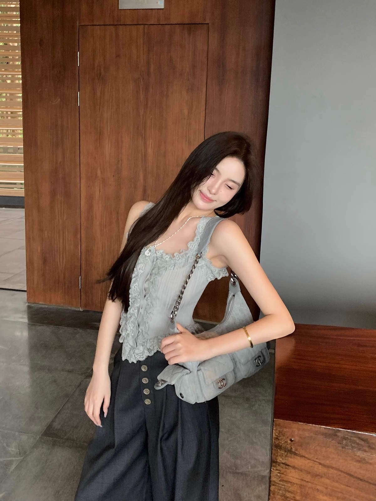 原版開胸拼接蕾絲花邊襯衫女夏季設計感小眾修身顯瘦辣妹無袖上衣