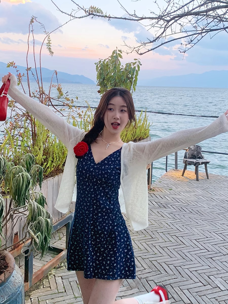 紅色外搭開衫配吊帶裙女2026新款防曬小罩衫針織外套上衣