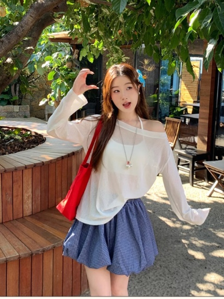 斜肩防曬罩衫女夏季2026新款薄款冰絲寬松長袖t恤一字肩藍色上衣