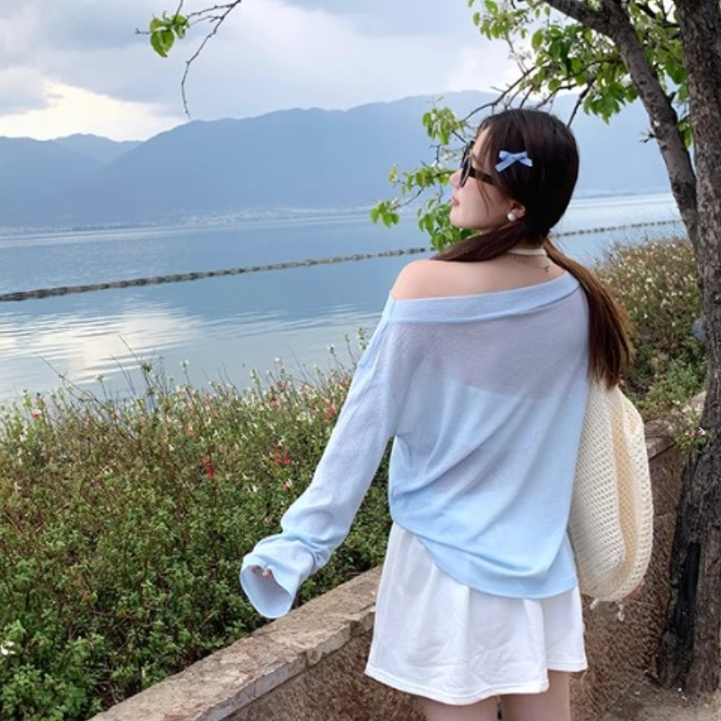斜肩防曬罩衫女夏季2026新款薄款冰絲寬松長袖t恤一字肩藍色上衣