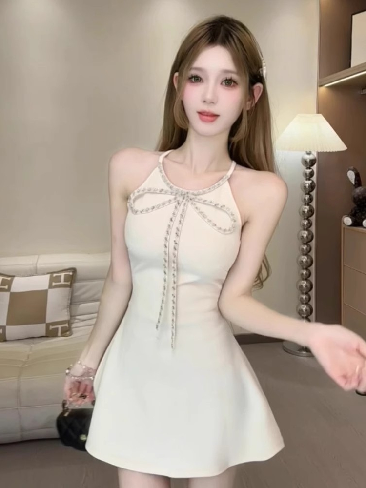 純欲性感蝴蝶結釘珠掛脖無袖吊帶連衣裙女秋季新款修身顯瘦a字裙