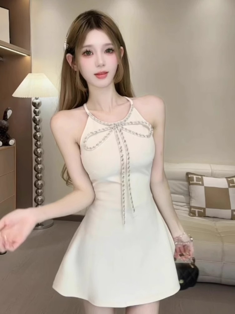 純欲性感蝴蝶結釘珠掛脖無袖吊帶連衣裙女秋季新款修身顯瘦a字裙