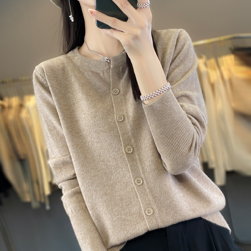 春裝新款圓領系扣休閑針織開衫女氣質百搭外套修身秋外搭小衫