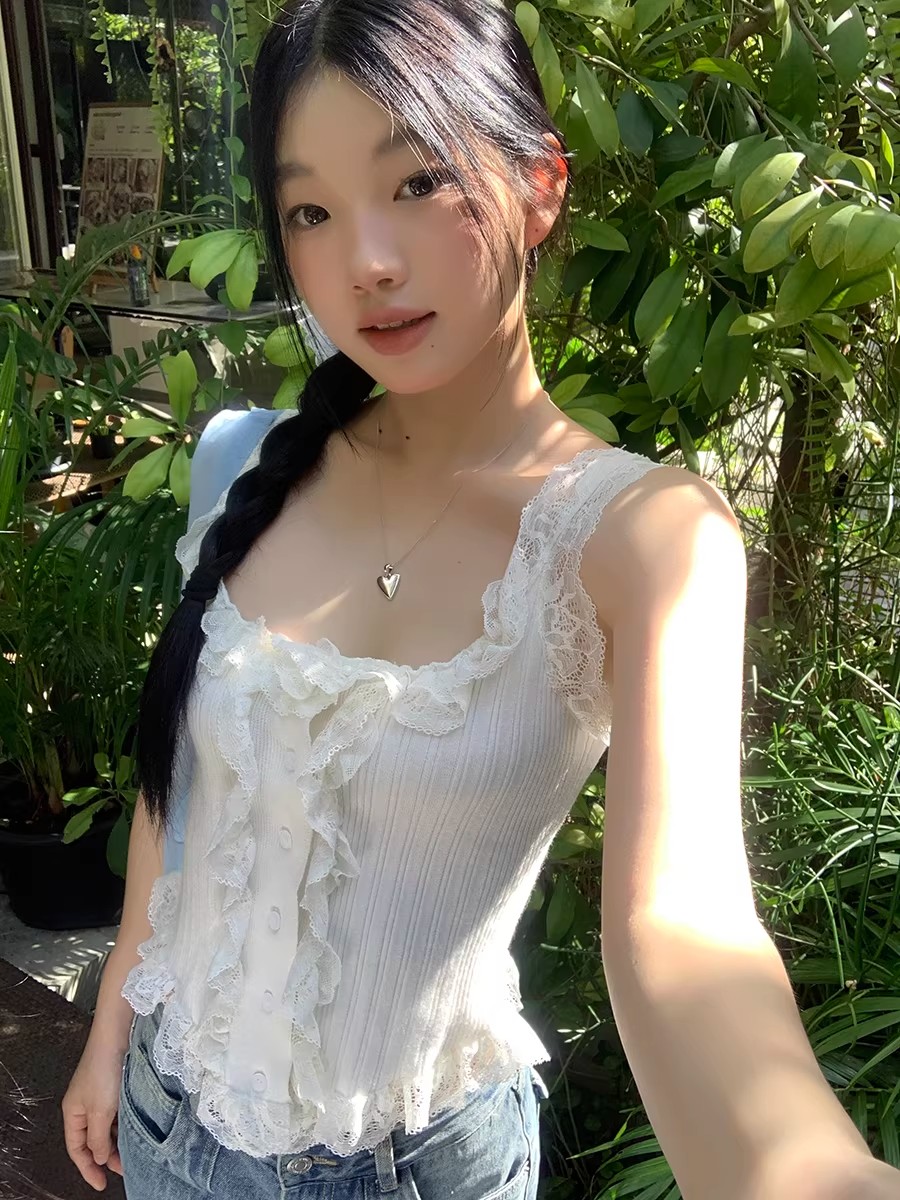 蕾絲吊帶背心女2026新款夏季白色內搭無袖法式甜辣小上衣女