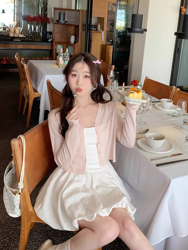 白色開衫配吊帶薄款女夏季天絲防曬罩衫針織上衣冰絲薄紗披肩外套