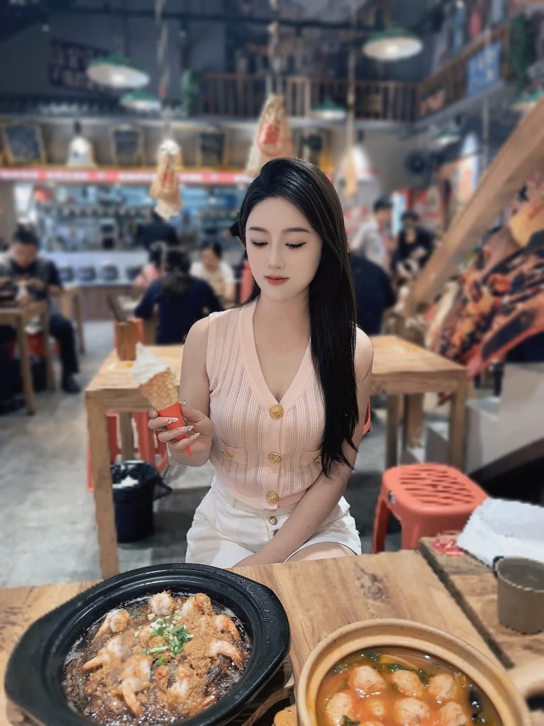 2026夏季新款韓風時尚潮流上衣女透氣修身純色坑條金扣無袖背心