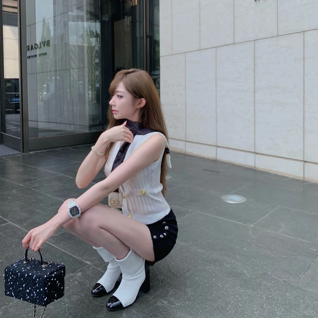 2026夏季新款韓風時尚潮流上衣女透氣修身純色坑條金扣無袖背心