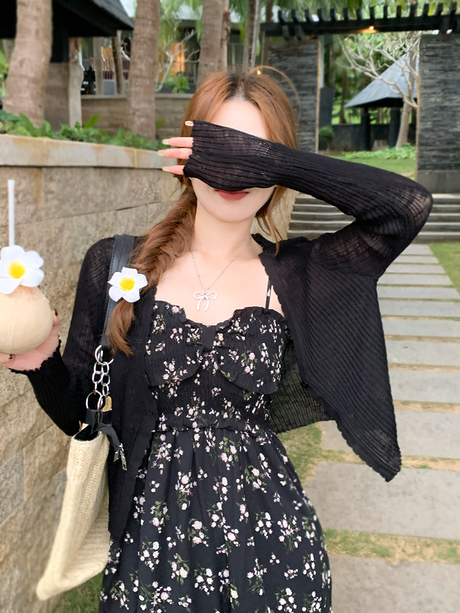 白色開衫女2026夏新款薄款配吊帶外搭防曬短款外套空調衫針織罩衫