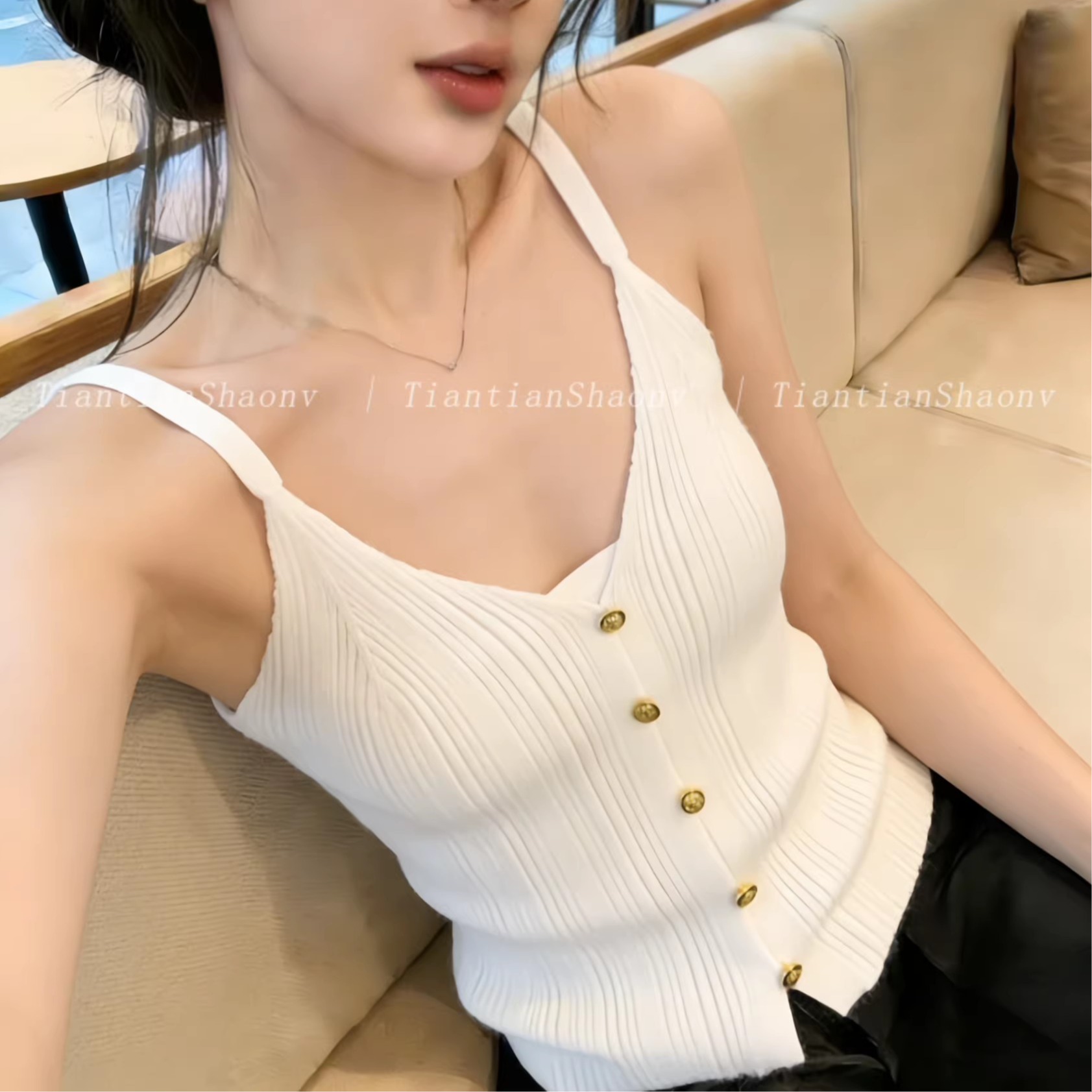自留款推薦法式V領金屬排扣吊帶背心女夏季新款甜辣修身短款上衣