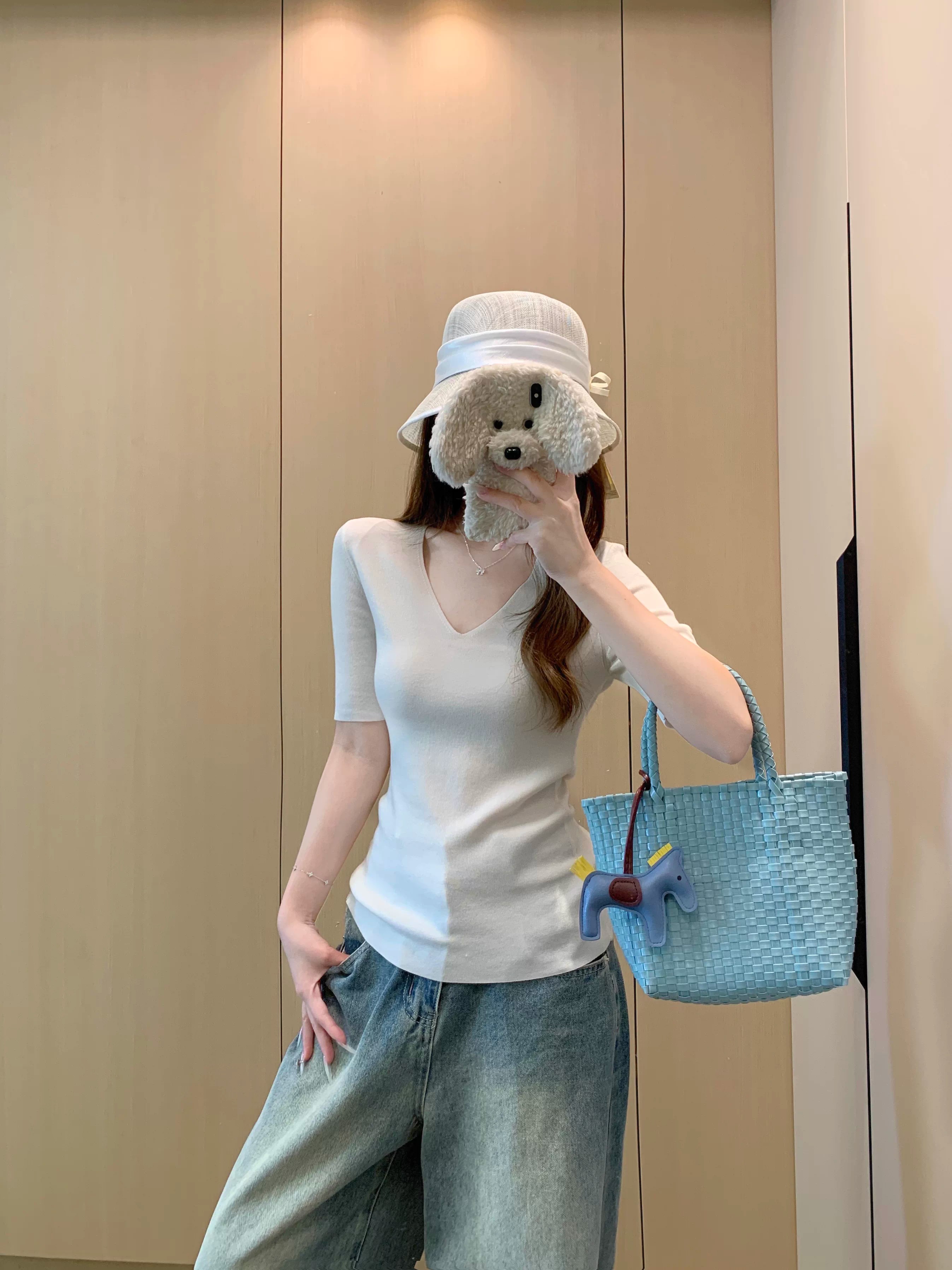 輕熟風姐感穿搭V領半袖針織女2026新款純欲白色百搭修身T恤上衣