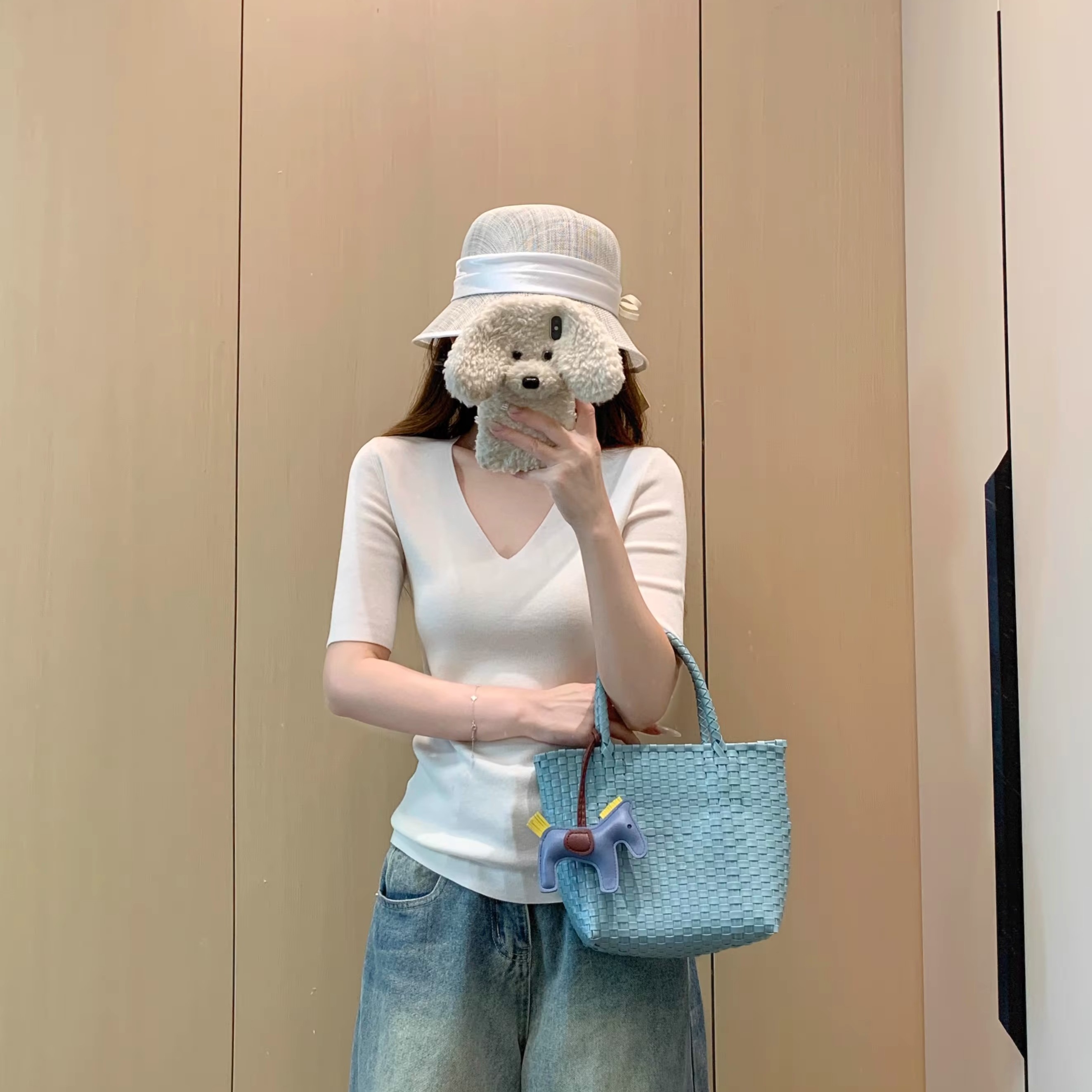 輕熟風姐感穿搭V領半袖針織女2026新款純欲白色百搭修身T恤上衣