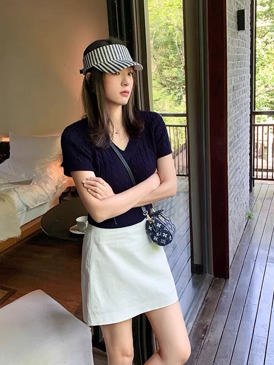百搭小香風高級設計感麻花肌理感V領短袖針織衫修身顯瘦針織上衣