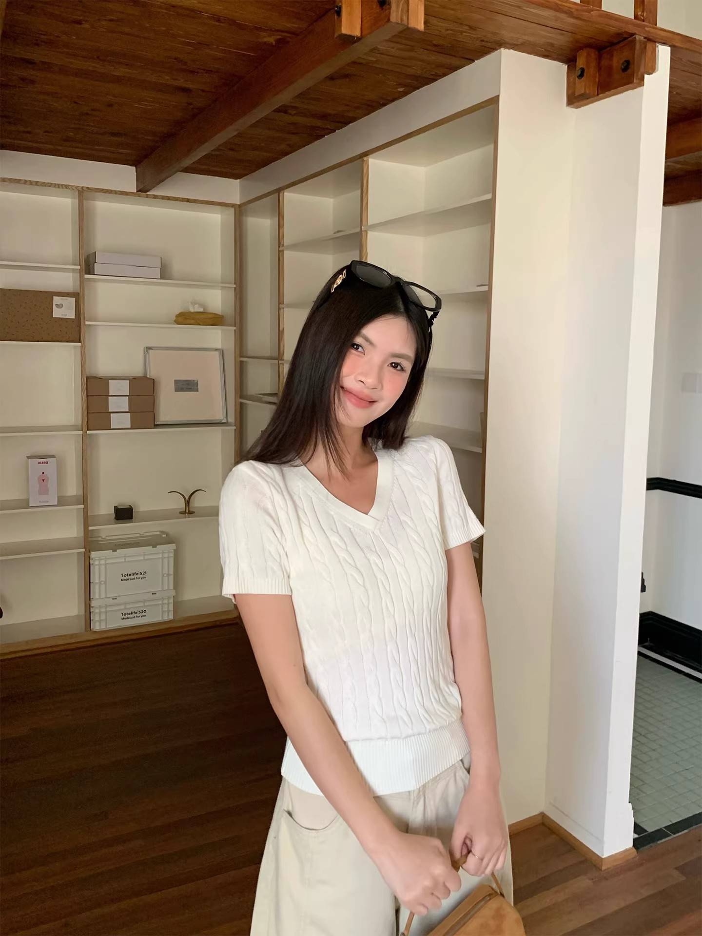 春夏V領麻花白色短袖針織衫女外穿上衣修身打底內搭毛衣