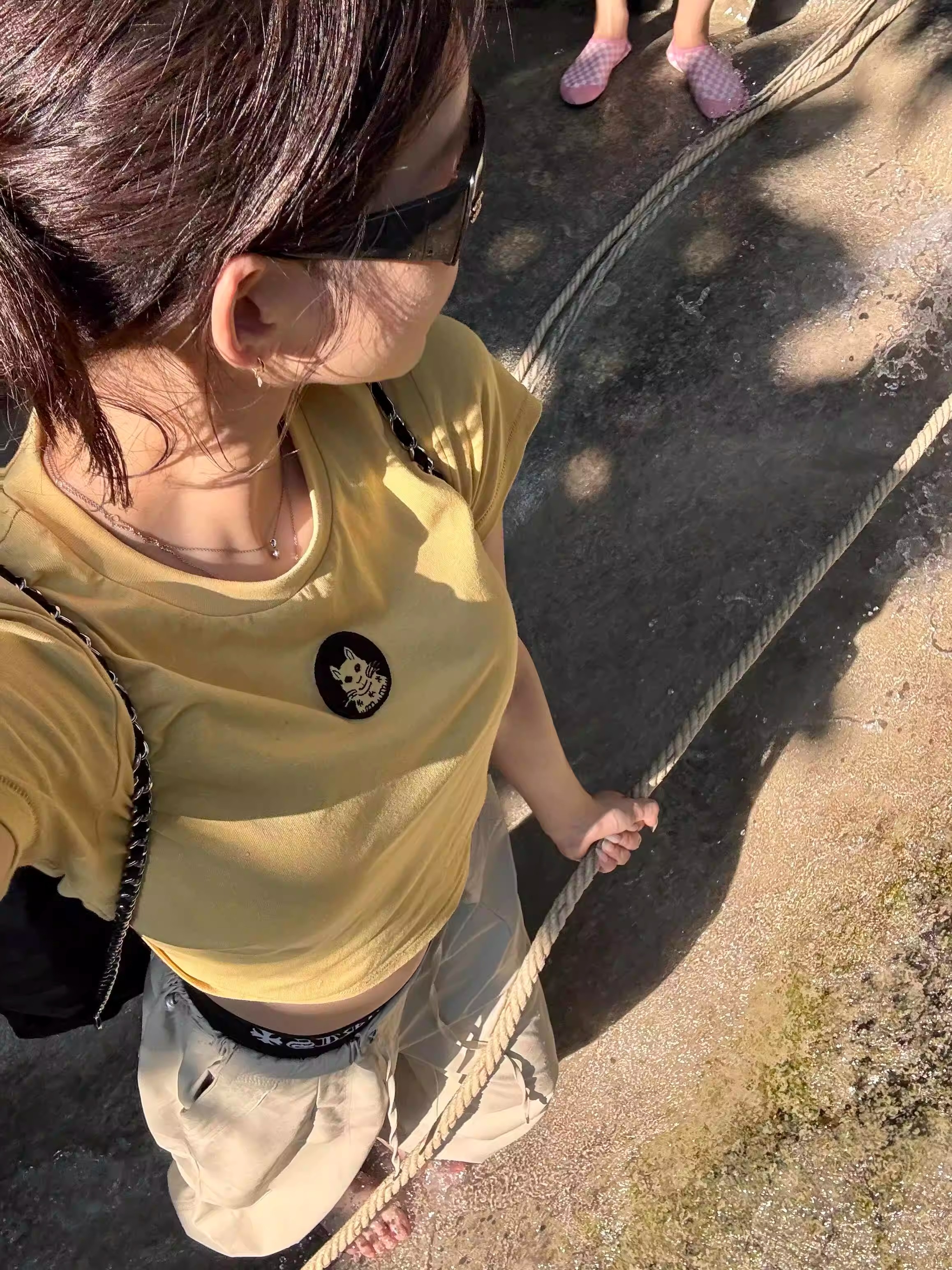 辣妹正肩針織衫短袖T恤女夏季新款貓咪徽章刺繡修身短款上衣潮