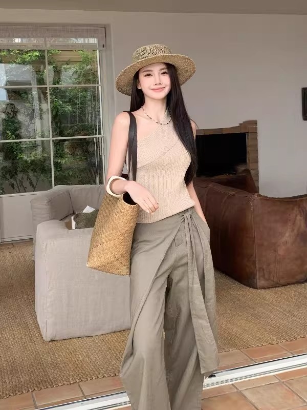 高級感斜肩無袖針織背心女2026夏季新款外穿修身顯瘦露肩氣質上衣