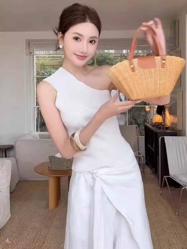 法式斜肩掛脖冰絲針織背心女夏季外穿新款修身甜辣妹露肩上衣