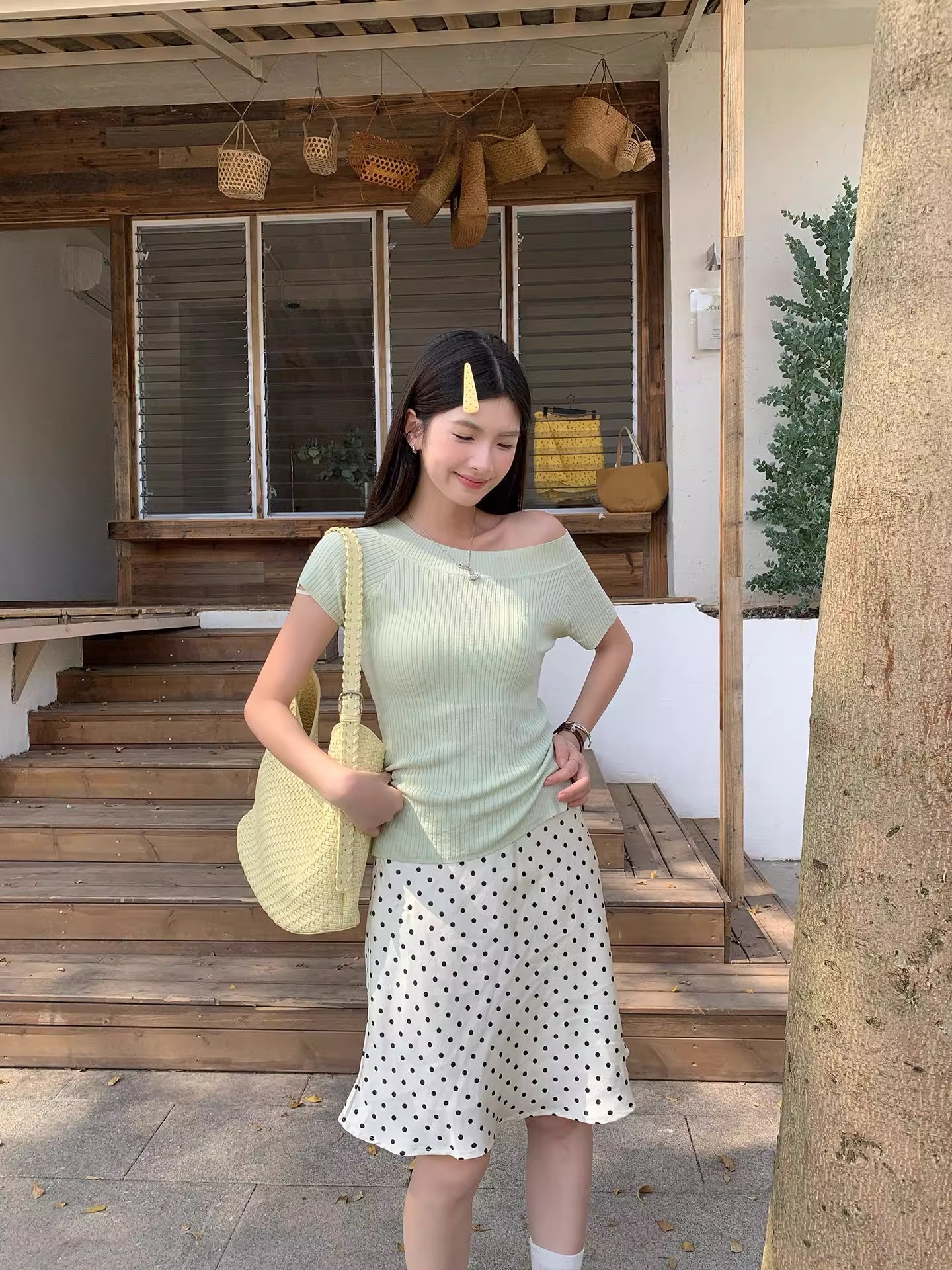 斜肩針織短袖t恤女2026新款夏季設計感露肩巨好看的上衣