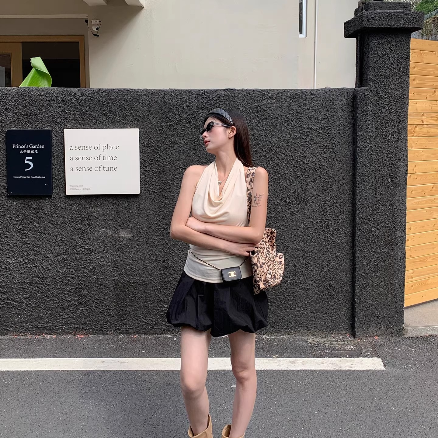 掛脖無袖上衣女夏外穿針織衫背心2026新款露背收腰吊帶設計感小眾