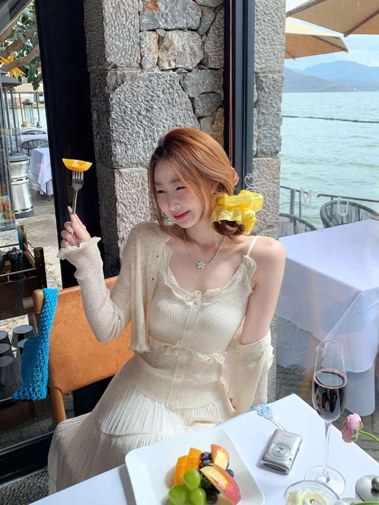 夏季蕾絲花邊吊帶背心女2026新款內搭打底設計感小眾外穿針織衫