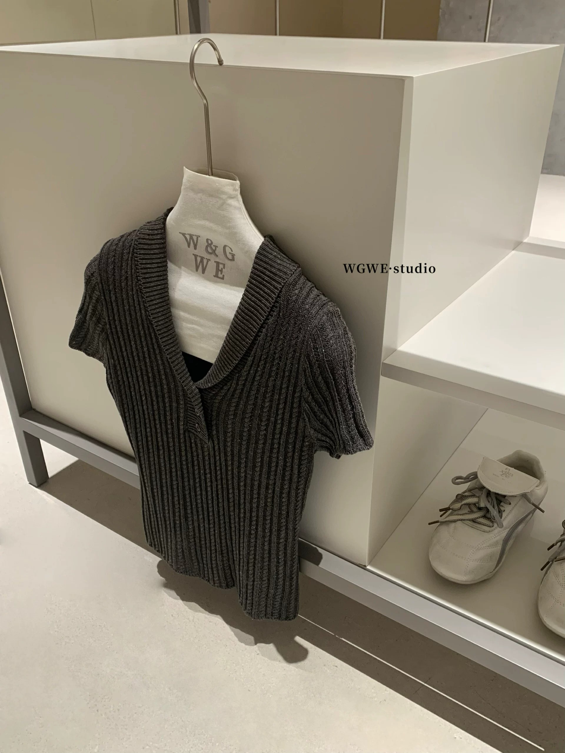 WGWE2026夏季韓系法式復古翻領短袖針織衫女麻花紋慵懶松弛感上衣
