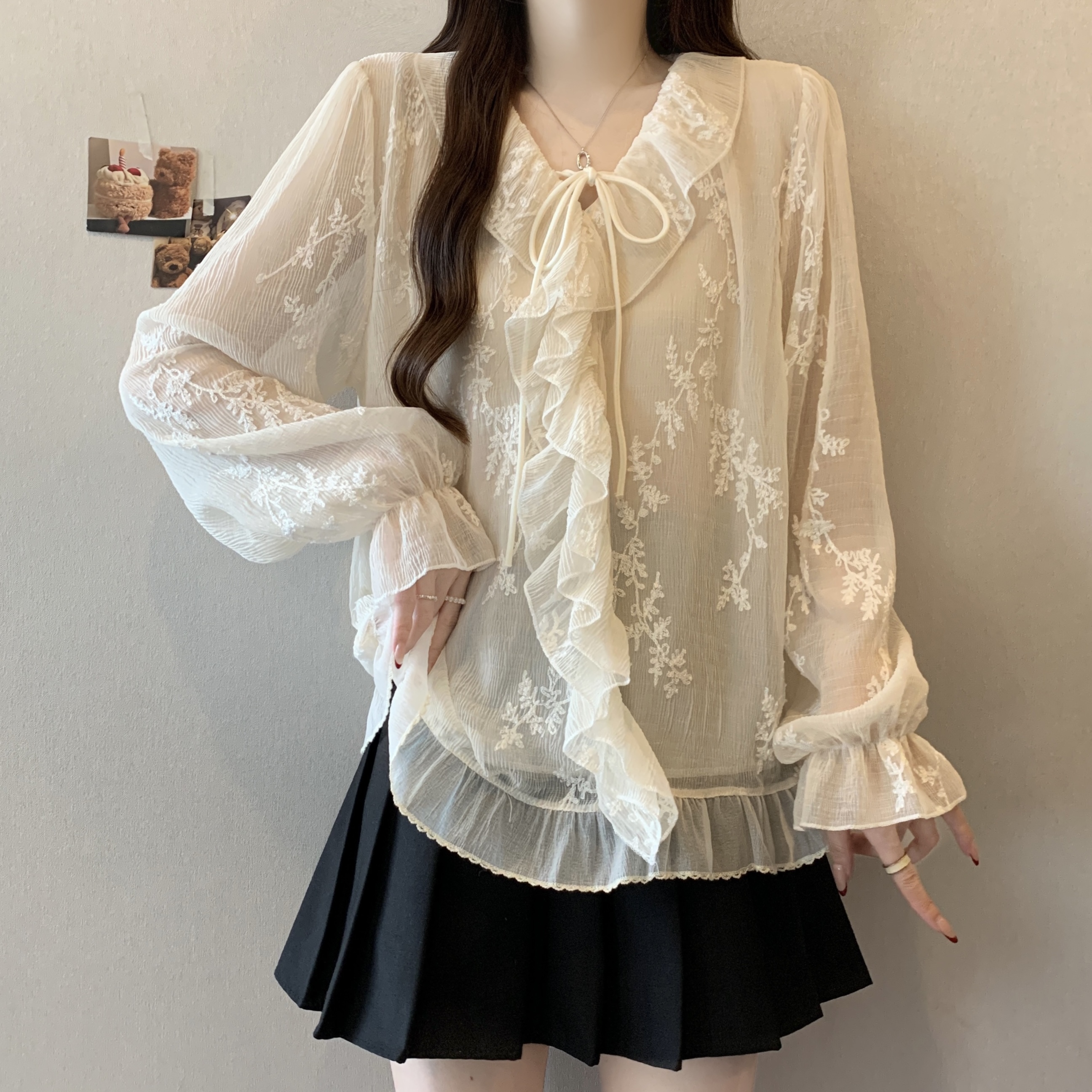 MY16001# 大码法式荷叶边喇叭长袖衬衫v领小衫新款别致上衣女裝貨源服裝批發