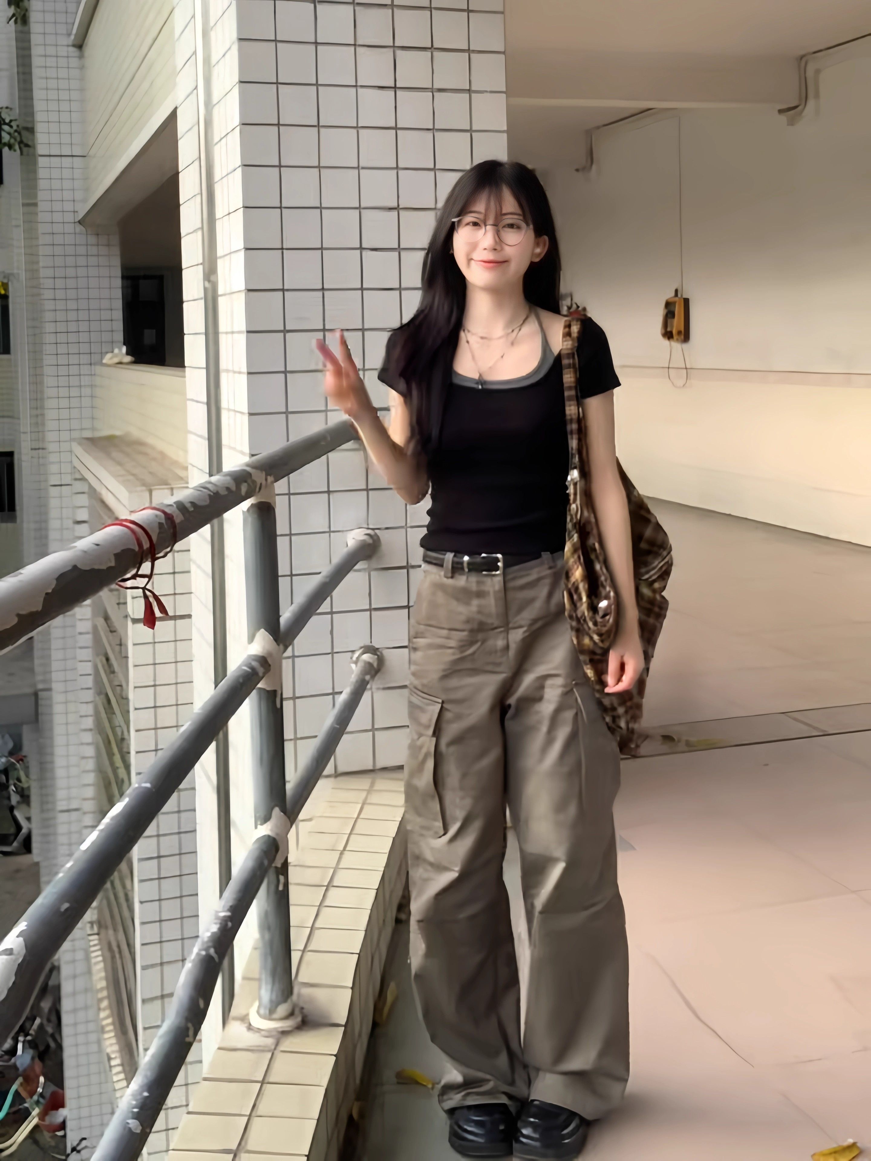 MY12238# 40支纯棉辣妹黑色挂脖假两件短袖t恤女夏百搭上衣女裝貨源...